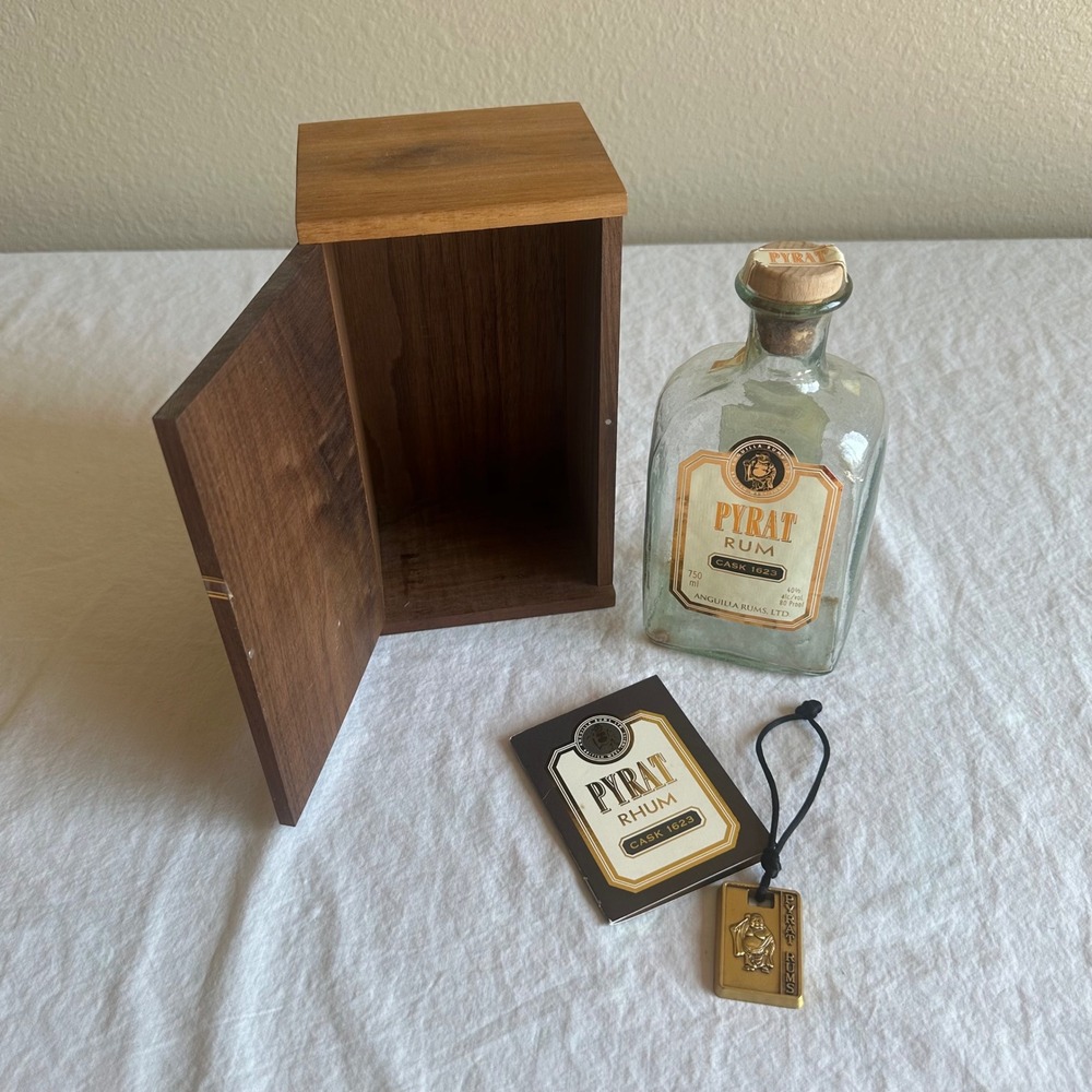Very RARE Pyrat Rum CASK 1623 Walnut Box Display Case Empty Bottle Collectable
